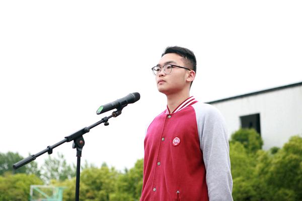 主持人：顾林宁.jpg