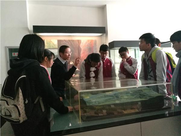 5南菁师生在徐霞客博览园研学_副本.jpg