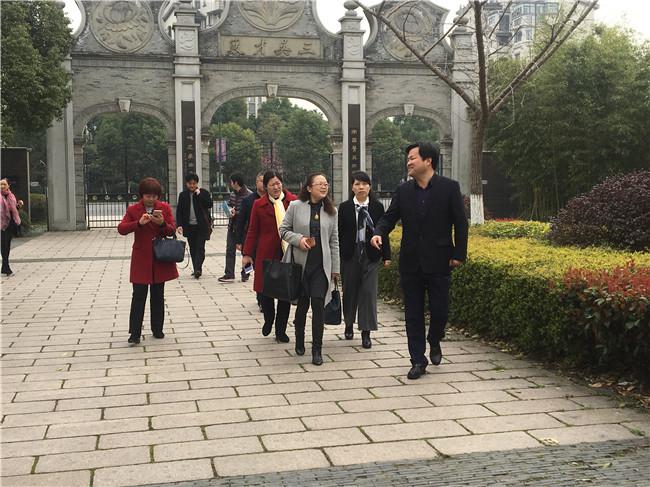 1督导组实地查看南菁校园_副本.jpg