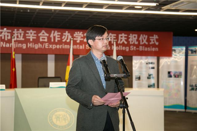 2费玉新校长致辞_副本.jpg