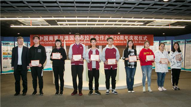 11表彰优秀志愿者代表_副本.jpg